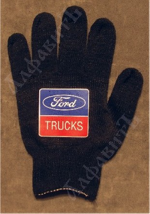 перчатки с логотипом